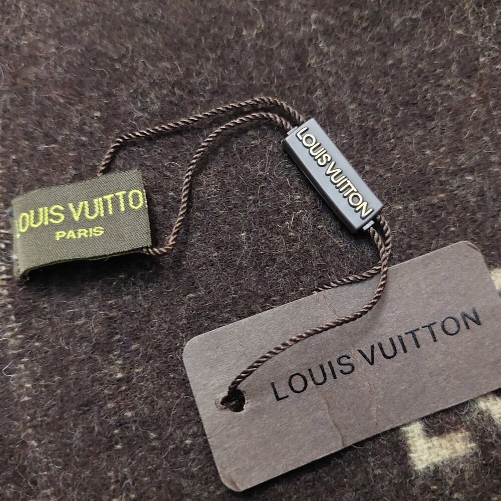 SOLD OUT LOUIS VUITTON Reykjavik Dark Brown & Tan Reversible Scarf Shawl VWT - Picture 13 of 14